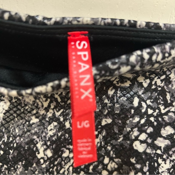 🔥 NWT SPANX faux leather snake print leggings! 🐍♥️🔥 - Picture 5 of 11